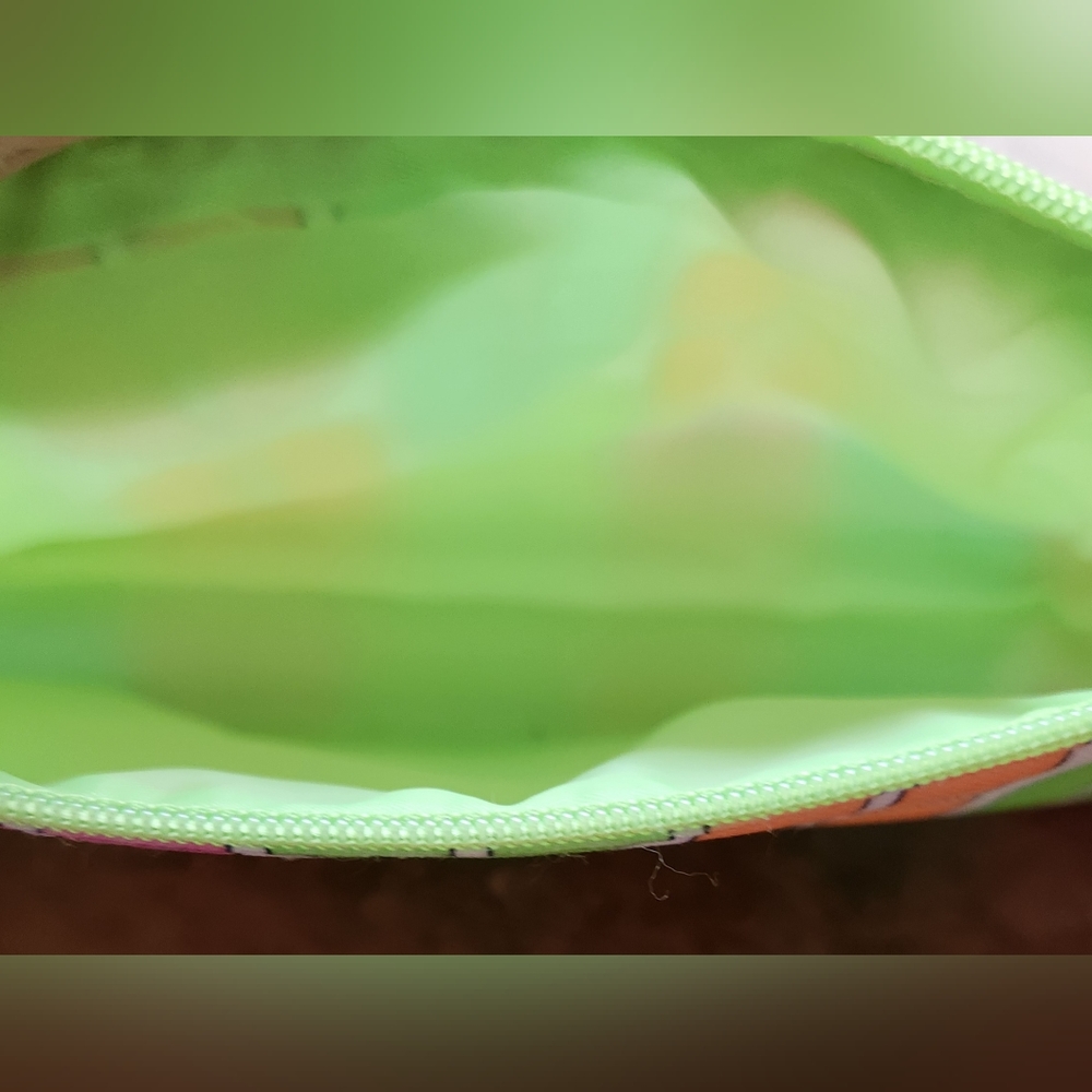 Clinique Bags - Picture 10 of 10